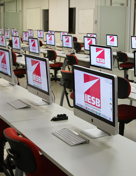 Laboratório de computadores do IESB